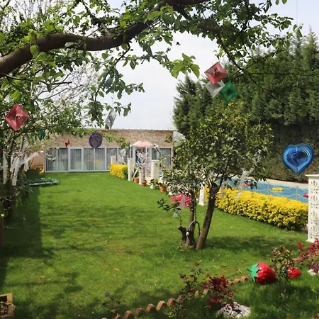 Homestay White Garden Istanbul